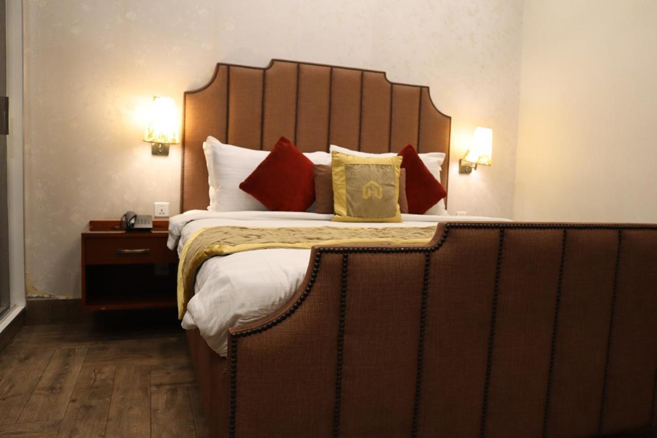 Hayyat Luxury Hotel Suites Лахор Екстериор снимка
