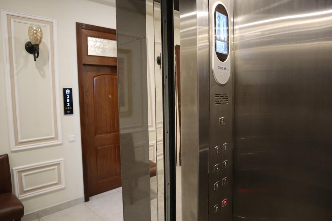 Hayyat Luxury Hotel Suites Лахор Екстериор снимка