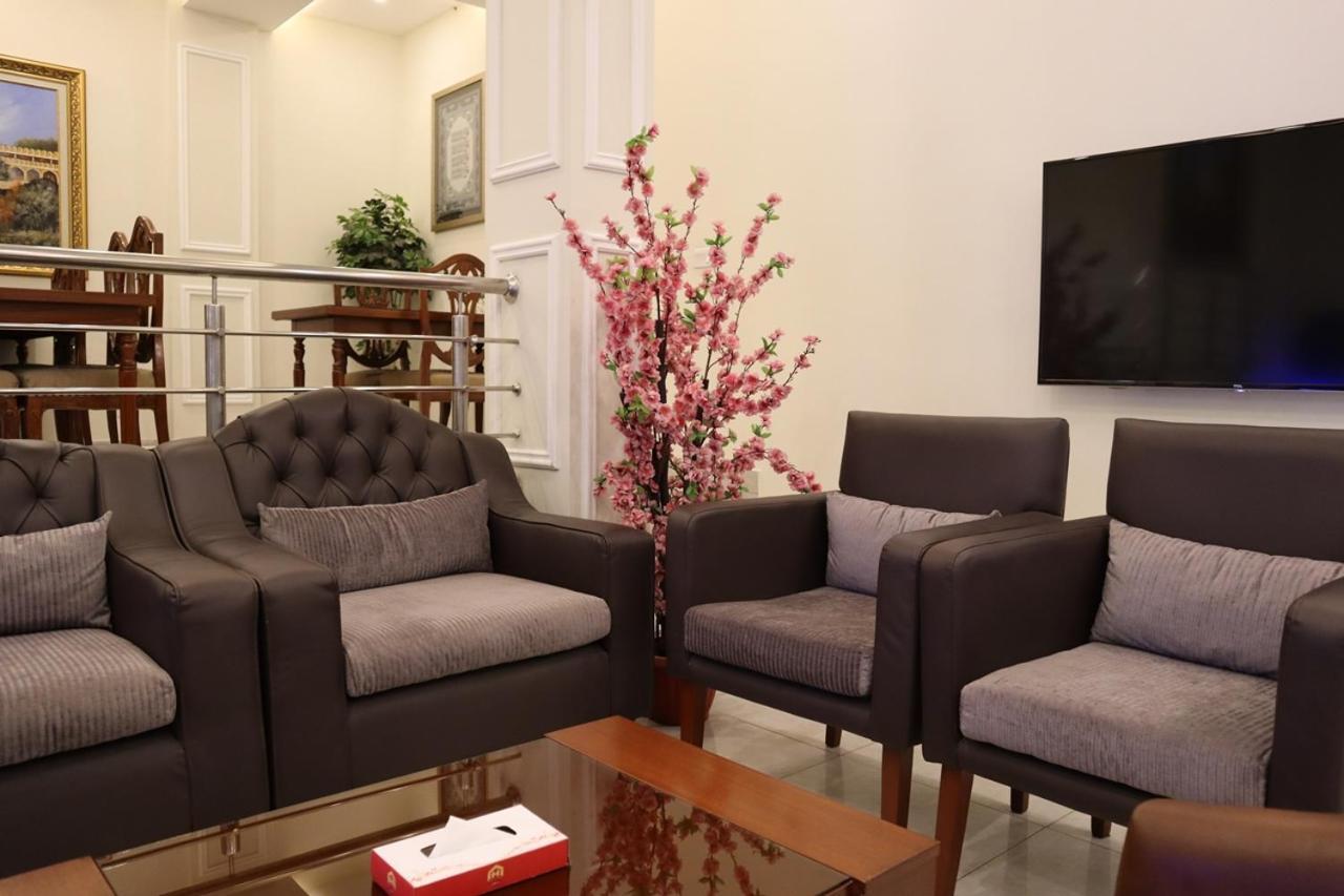 Hayyat Luxury Hotel Suites Лахор Екстериор снимка