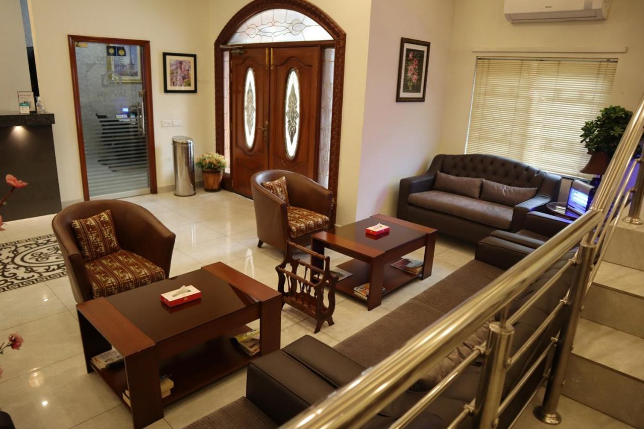 Hayyat Luxury Hotel Suites Лахор Екстериор снимка