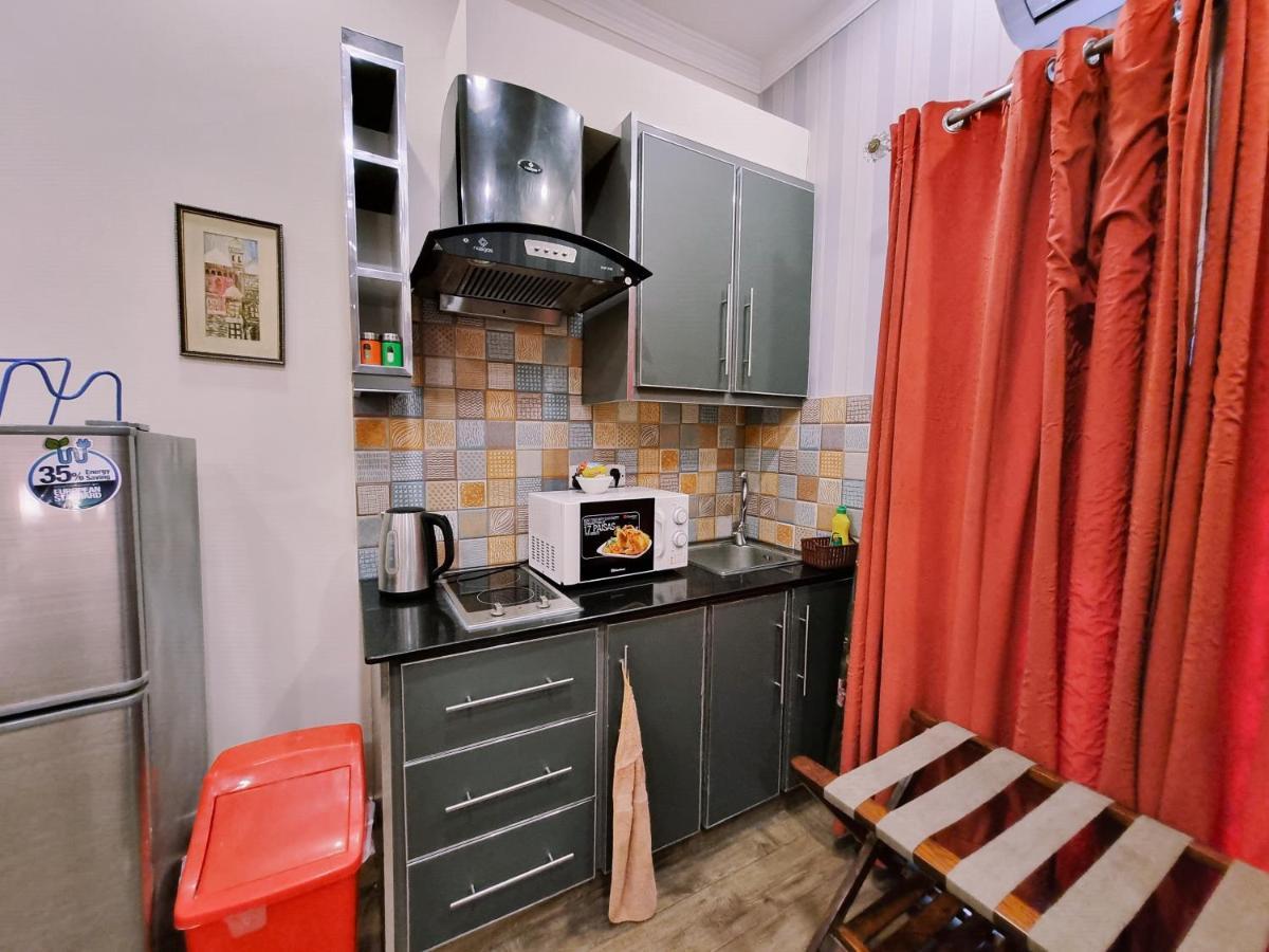 Hayyat Luxury Hotel Suites Лахор Екстериор снимка