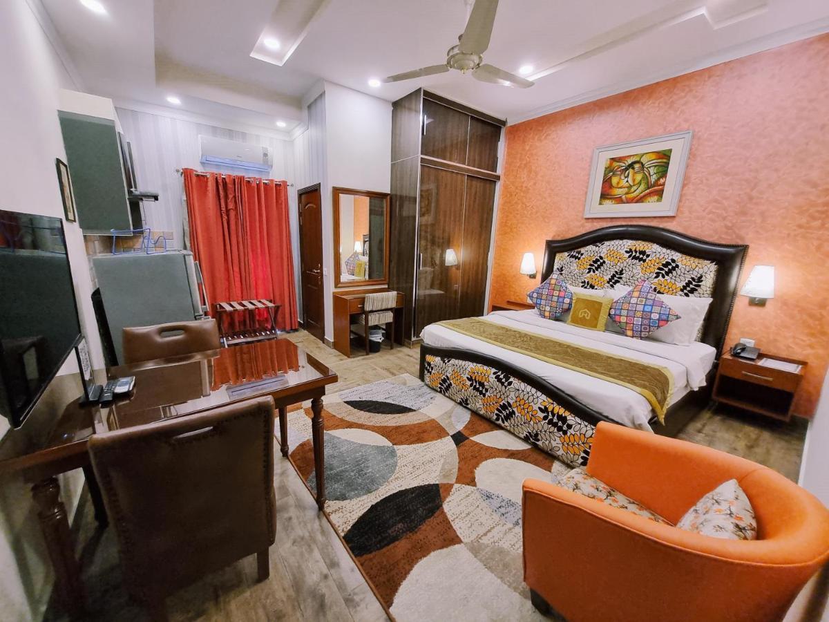 Hayyat Luxury Hotel Suites Лахор Екстериор снимка