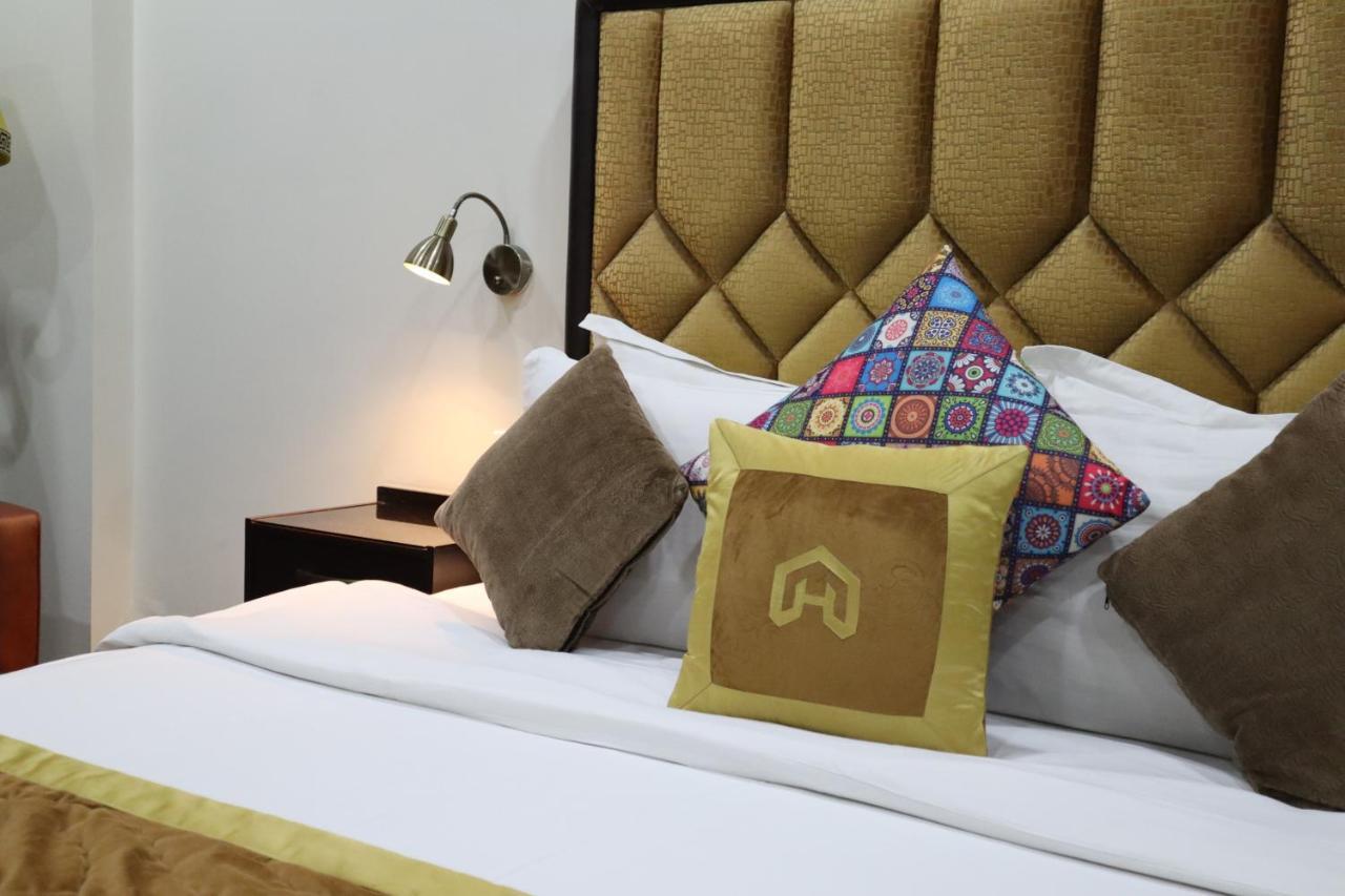 Hayyat Luxury Hotel Suites Лахор Екстериор снимка