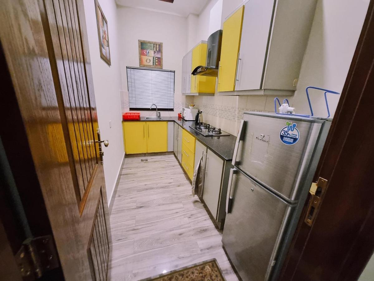 Hayyat Luxury Hotel Suites Лахор Екстериор снимка