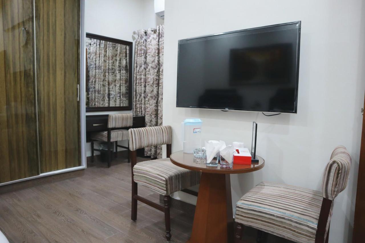 Hayyat Luxury Hotel Suites Лахор Екстериор снимка