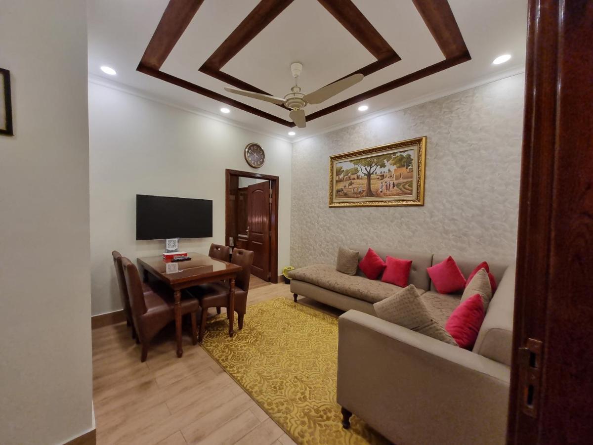 Hayyat Luxury Hotel Suites Лахор Екстериор снимка