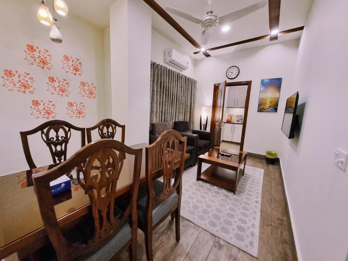 Hayyat Luxury Hotel Suites Лахор Екстериор снимка