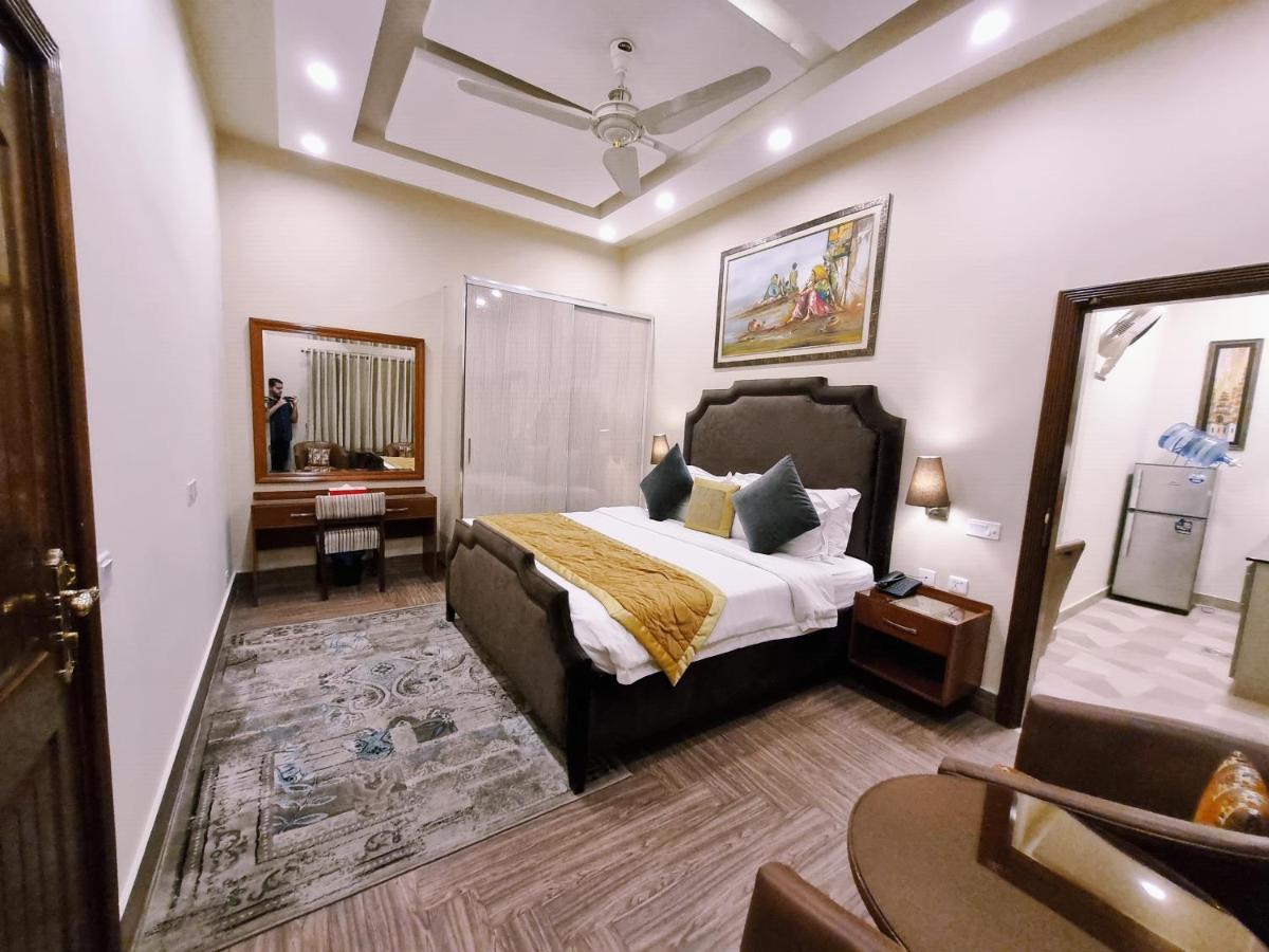 Hayyat Luxury Hotel Suites Лахор Екстериор снимка