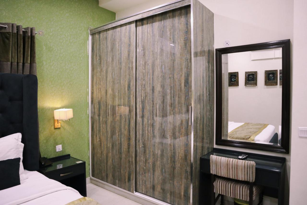 Hayyat Luxury Hotel Suites Лахор Екстериор снимка