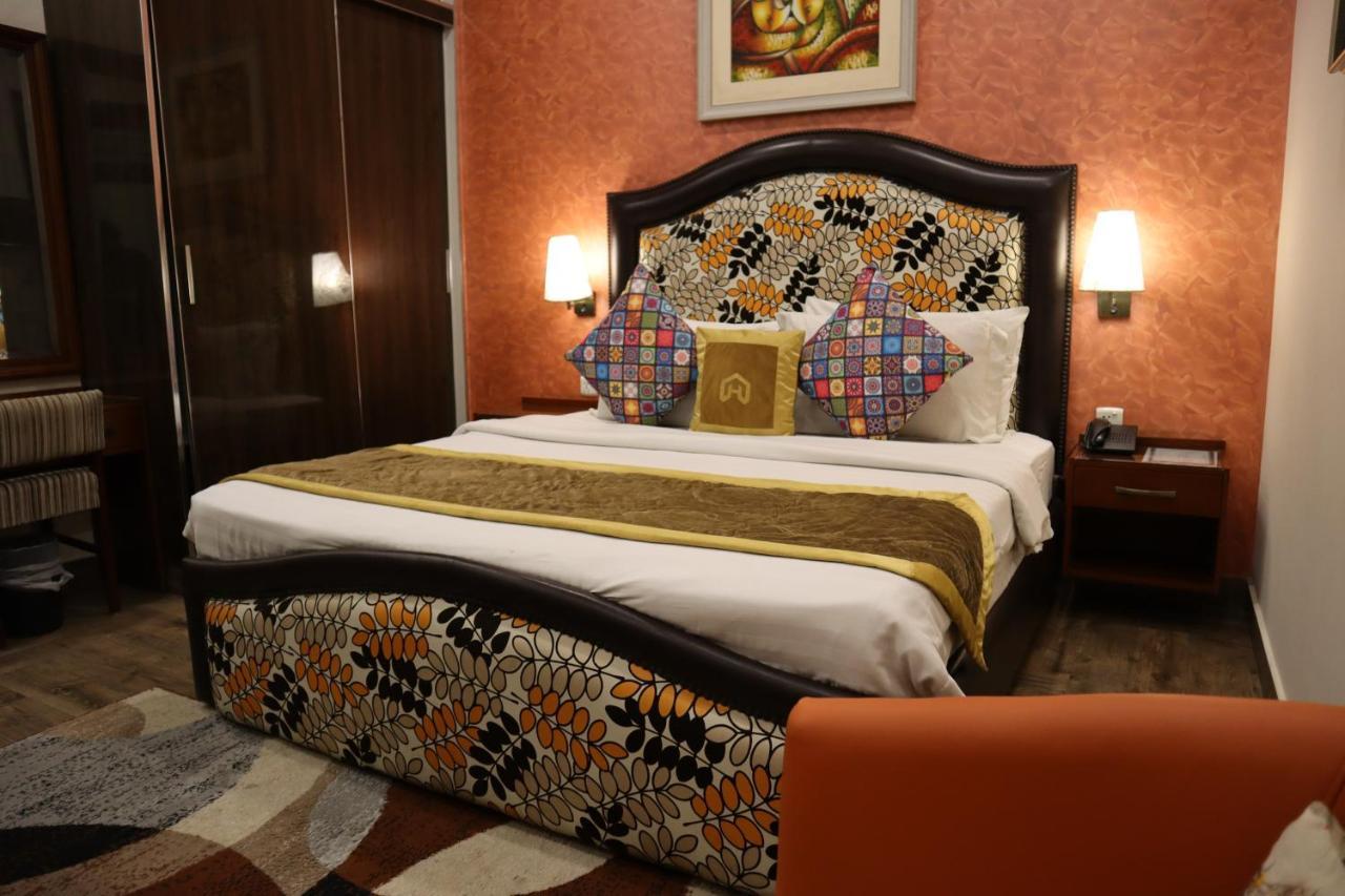 Hayyat Luxury Hotel Suites Лахор Екстериор снимка
