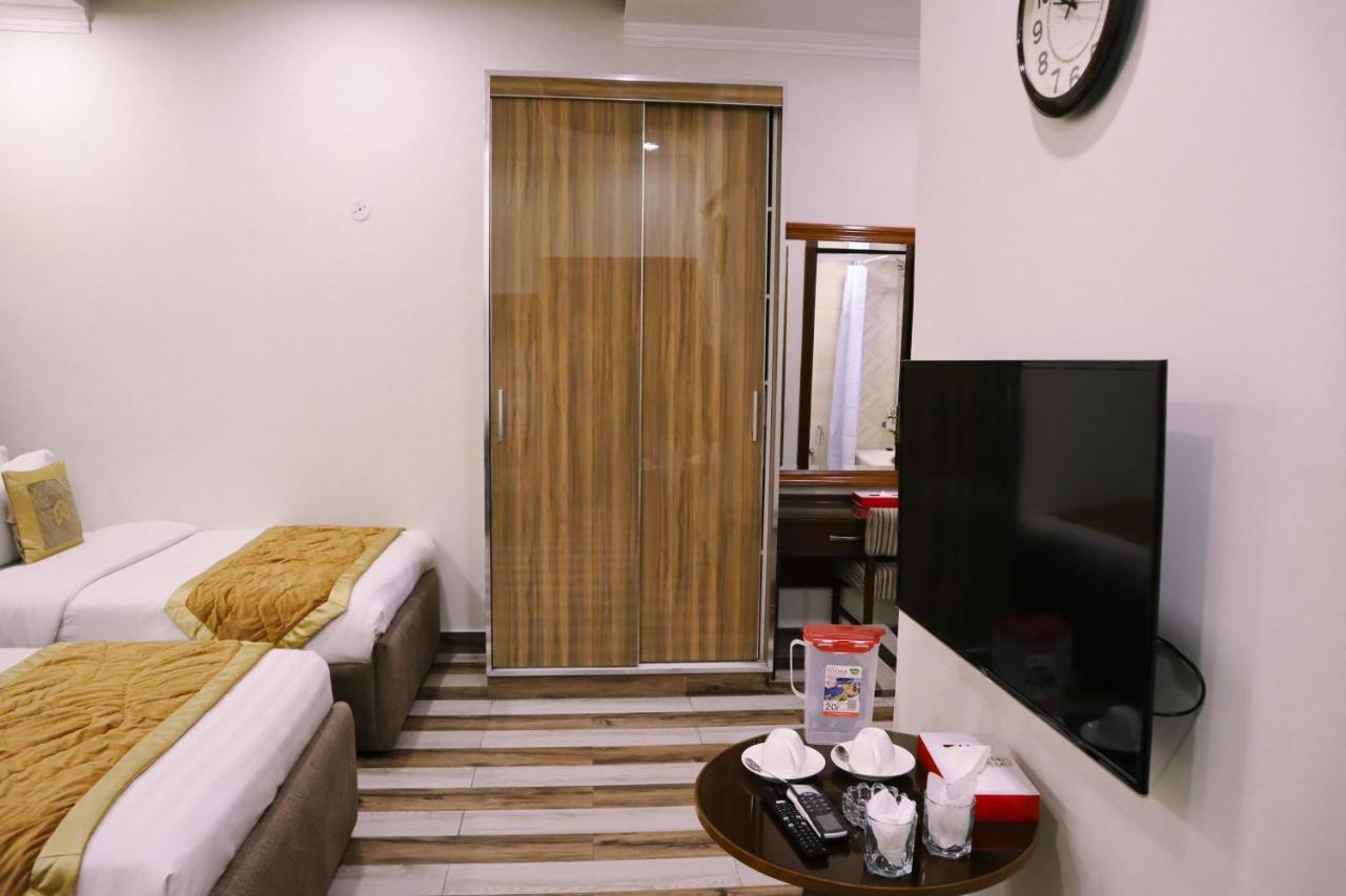 Hayyat Luxury Hotel Suites Лахор Екстериор снимка
