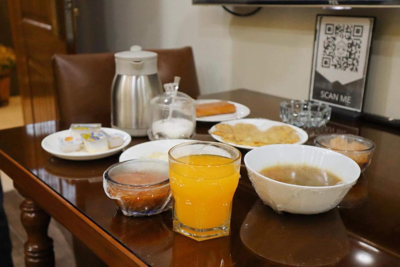 Hayyat Luxury Hotel Suites Лахор Екстериор снимка