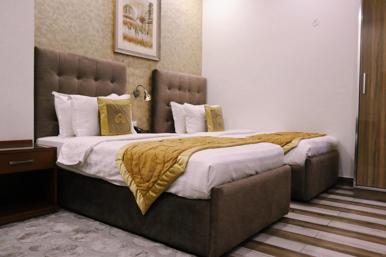 Hayyat Luxury Hotel Suites Лахор Екстериор снимка