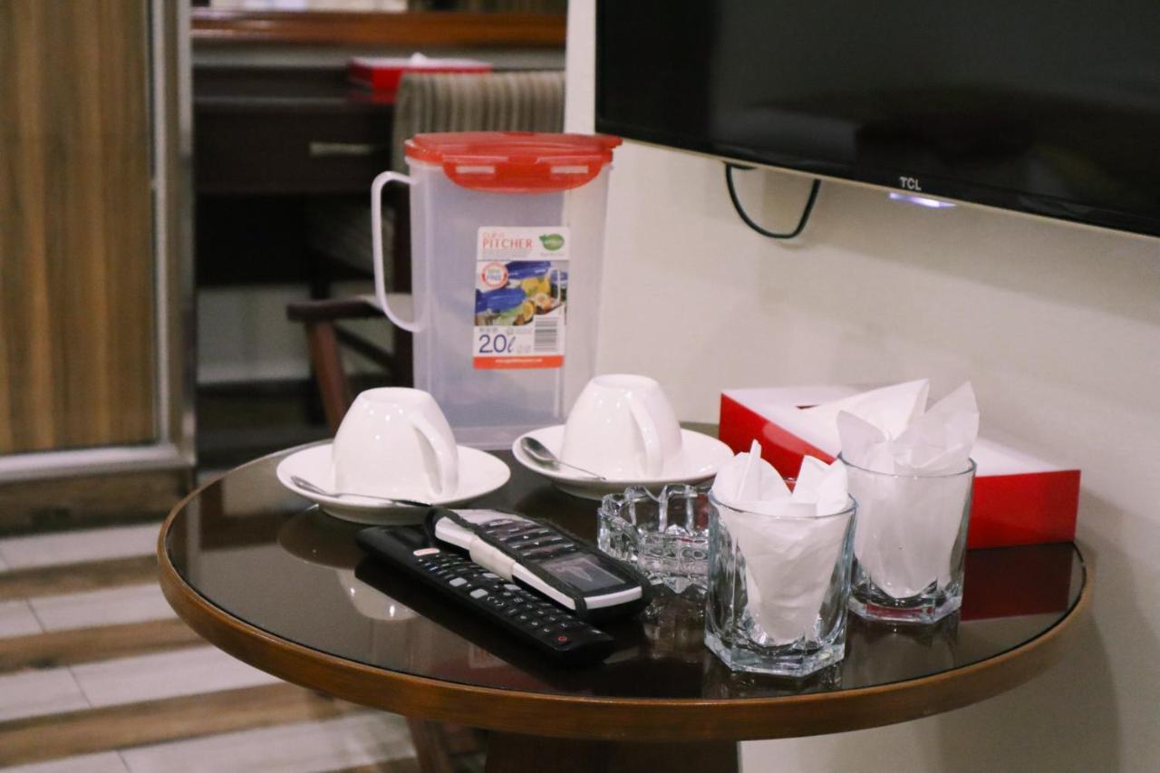 Hayyat Luxury Hotel Suites Лахор Екстериор снимка